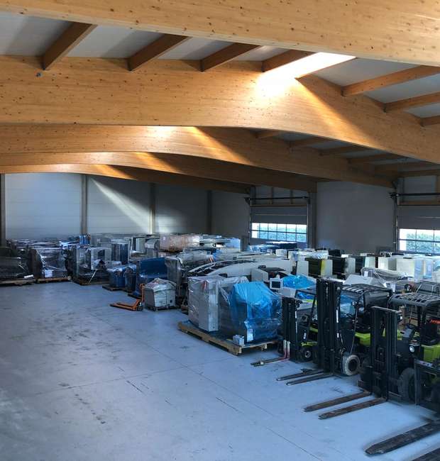 Having our own stock of machines plus strong personal contacts in the international sales and purchase markets puts us in a position to satisfy even the most challenging requirements. View from one warehouse of Aribas